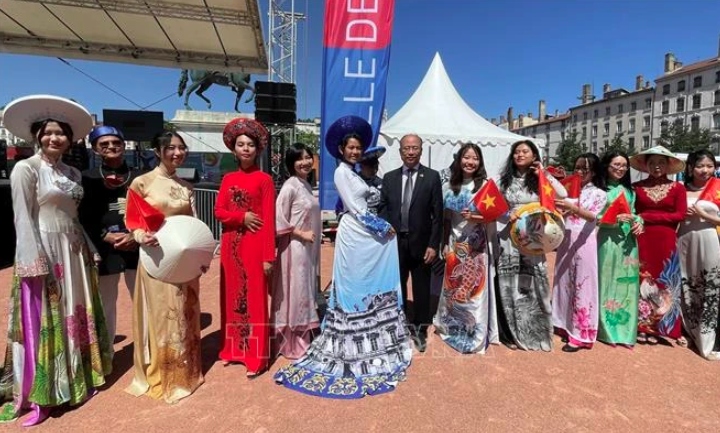 Vietnam introduces tourism, cultural charms at France’s diplomatic festival